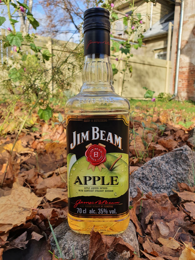 Джим 40. Jim Beam Apple Red Stag. Jim Beam Apple. Ликер Джим Бим яблочный. Бурбон яблочный.